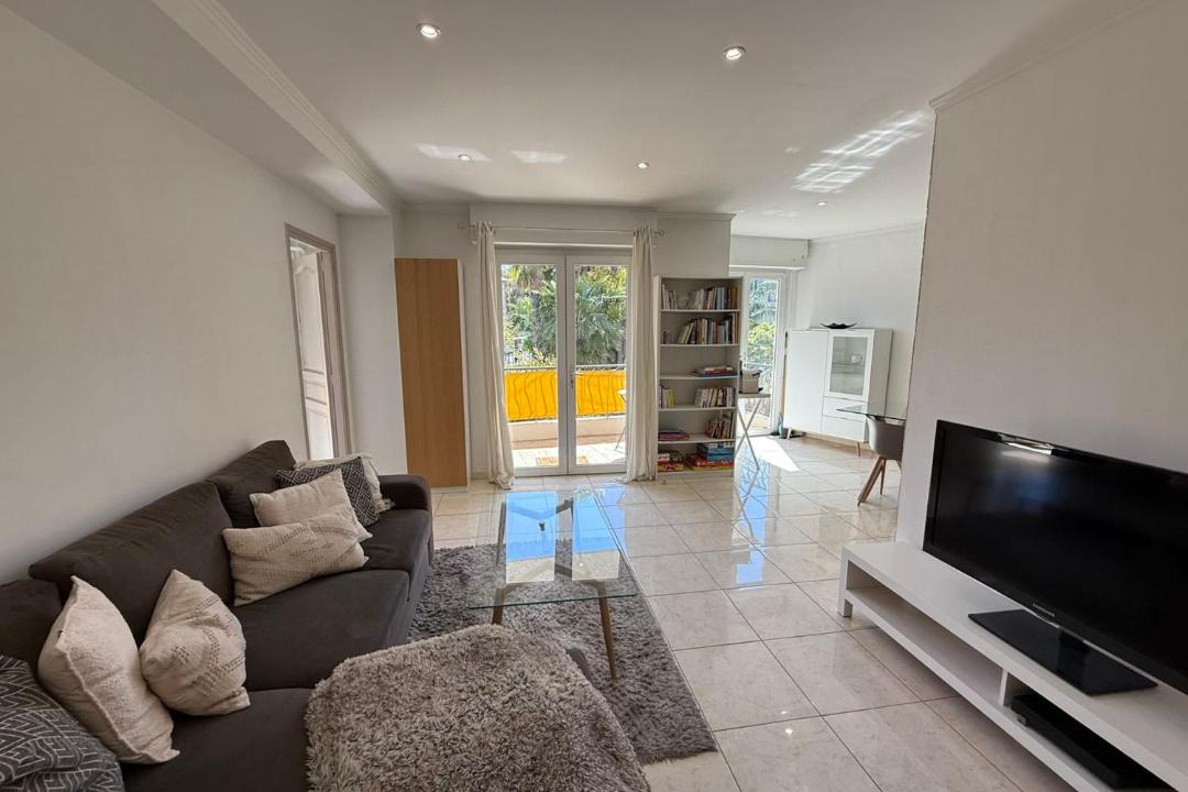 Photo of Livingroom in Prado - Republique