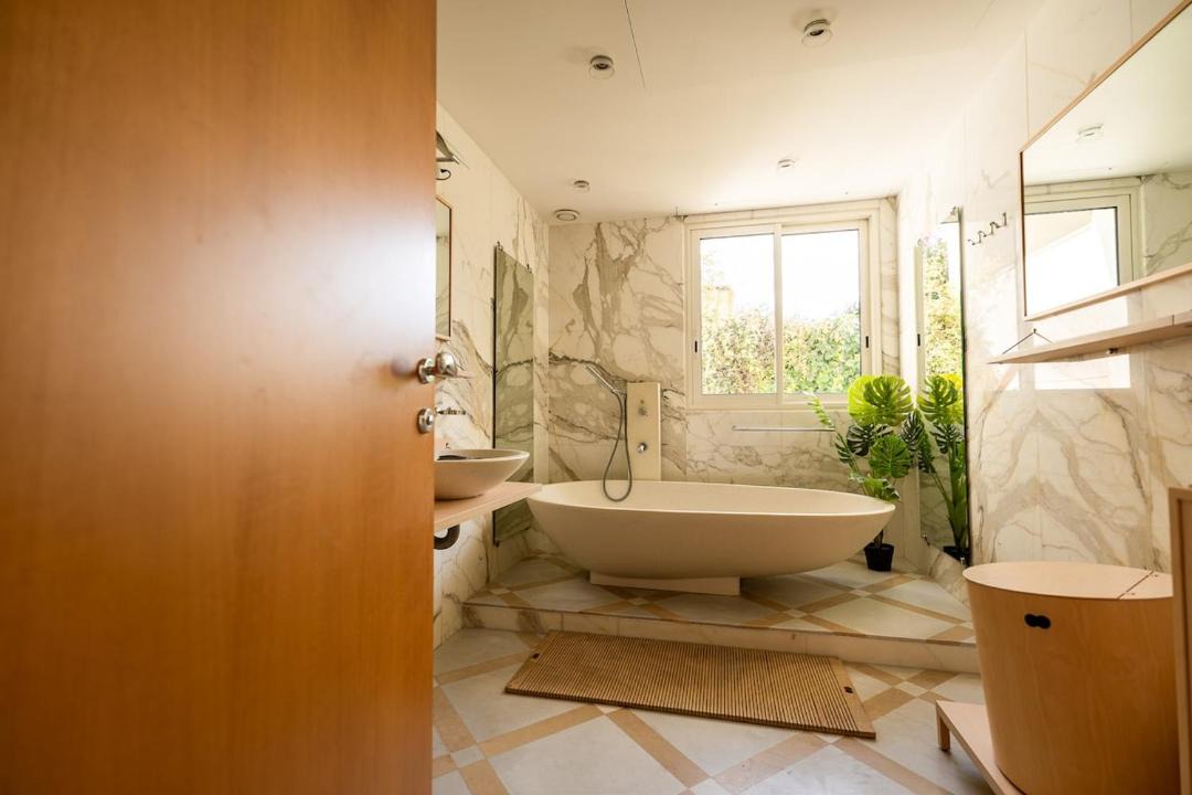 Photo of Bathroom in Gairaut