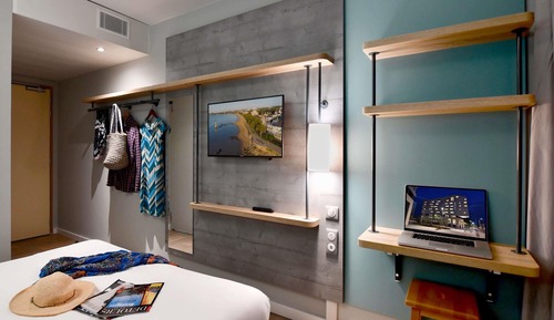 Double bedroom, 1 double bed and 1 cupboard bed