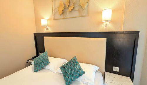 Double Room, City side