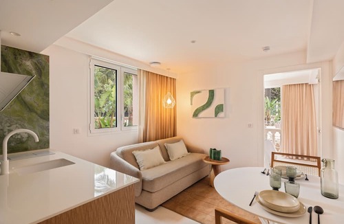 Cannes Hotel | Maison Carla Rosa