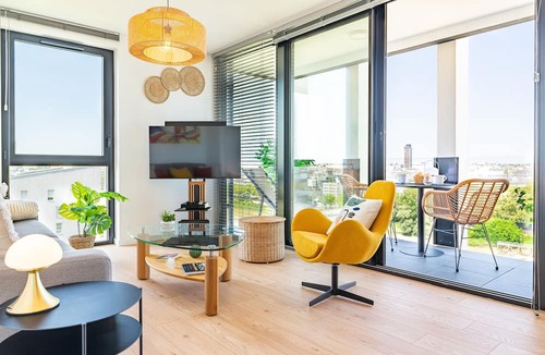 Ile de Nantes Palais des Congres Apartment | Loire Enchantée – Vue imprenable et confort au cœur de l’île de Nantes