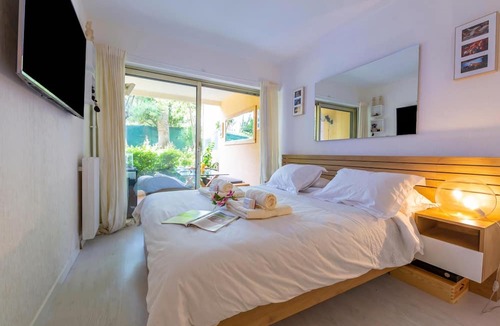Fabron Apartment | Appartement Les Cyclamens with Garden and Pool, Nice, France