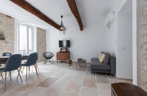 Antibes Old Town Apartment | (13c) Le marche Provencal