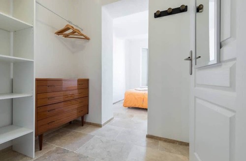 Antibes Old Town Apartment | (13c) Le marche Provencal