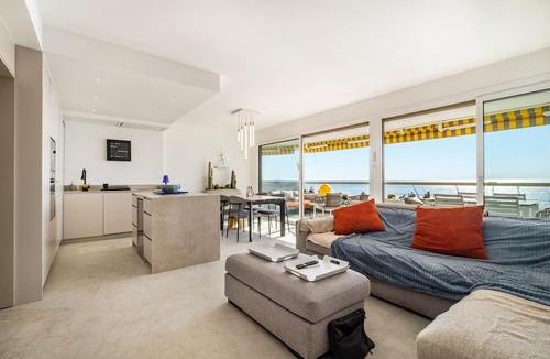 Villeneuve Loubet Beach Apartment | Apartment 'Grand Luxe Vue Mer Exclusif' with Sea View, Wi-Fi and Air Conditioning