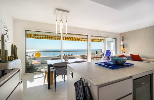 Villeneuve Loubet Beach Apartment | Apartment 'Grand Luxe Vue Mer Exclusif' with Sea View, Wi-Fi and Air Conditioning