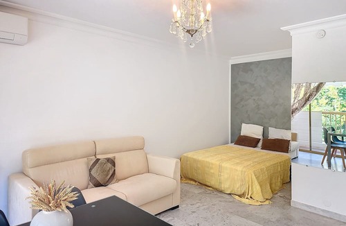 California - Pezou Apartment | Henri Camille Real Estate- Mikaela - Studio with terrace