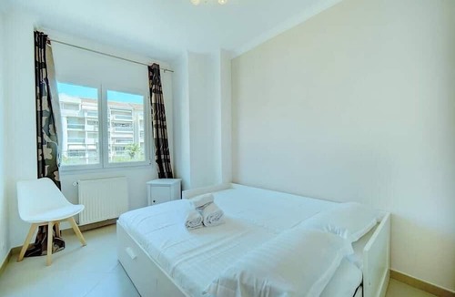 Carnot Apartment | Upstays Terrace Carnot Center 60m2 Apartment