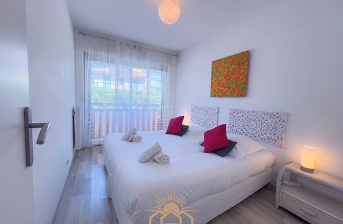 Riou - Petit Juas - Av de Grasse Apartment | LE SURCOUF AirCo Appartement by 4 By SUNSET