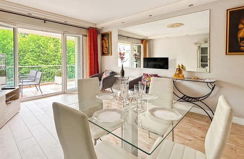 Riou - Petit Juas - Av de Grasse Apartment | Comfortable and fully equiped two bedroom apartment