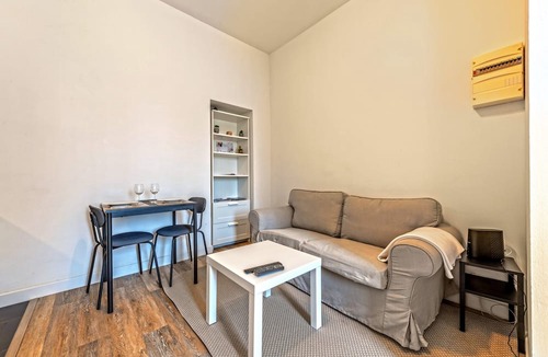 Rive Droite Apartment | Apartment 'Les Capucins - T2 Tout Confort' with Private Terrace, Private Garden and Wi-Fi
