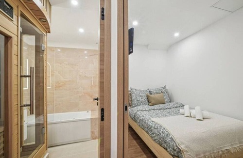 Nice City Centre Apartment | Lavie Maison - Hot Tub AC and Sauna