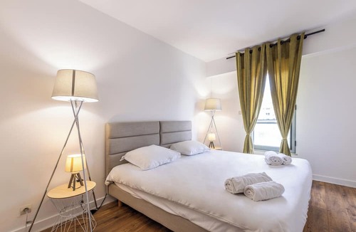Le Suquet Apartment | High Floor Sea View 2Br Apt with Balcony & Garage