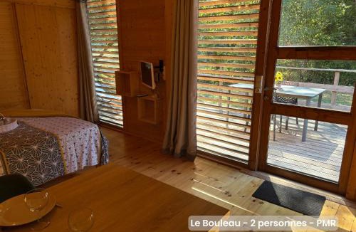 Saint-Michel-Mont-Mercure Ski Chalet | 2 Chalets indépendants 5 personnes et 2 personnes accès PMR en pleine nature, climatisés Proche du Puy duFou