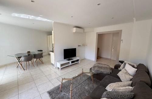 Prado - Republique Apartment | Cannes City Center Spacious 3-bedroom apartment with a terrace