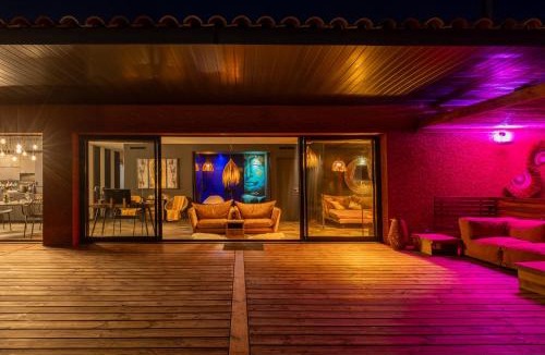 Le Bosc Villa | Villa LÂO, 220m2, insolite luxe, immersion asiatique, Vue exceptionnelle, Spa, Sauna, Piscine, lit géant suspendu, massages, etc