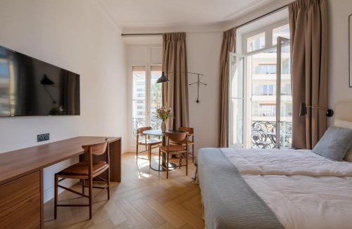Cannes City Centre Apartment | La Guitare 23 - Large modern studio with balcony in center of Cannes, just behind Grand Hotel