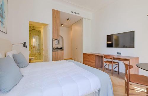 Cannes City Centre Apartment | La Guitare 23 - Large modern studio with balcony in center of Cannes, just behind Grand Hotel