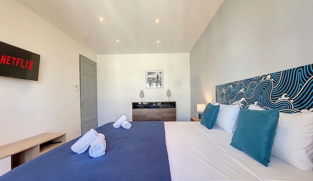 N&J - PALAIS HISPANIA - Top floor - Central