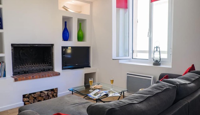 Spacious loft - heart typical Antibes Old Town -100 m sea&ramparts- all by foot