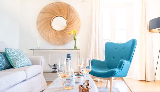 Azur Hideaway -stunning sea view ,Promenade and Cours Saleya