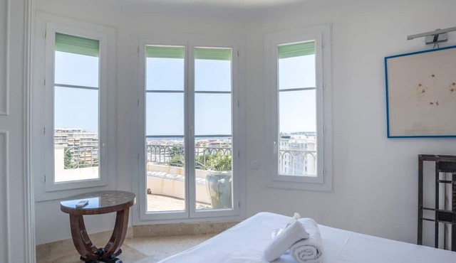 Art Deco Luxury Apartment