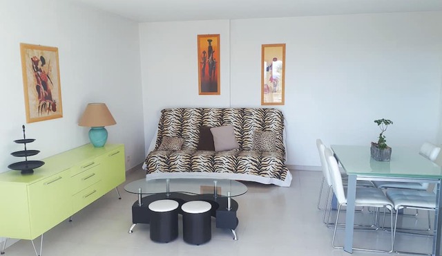 Between Nice and Cannes, panoramic sea view, swimming pool