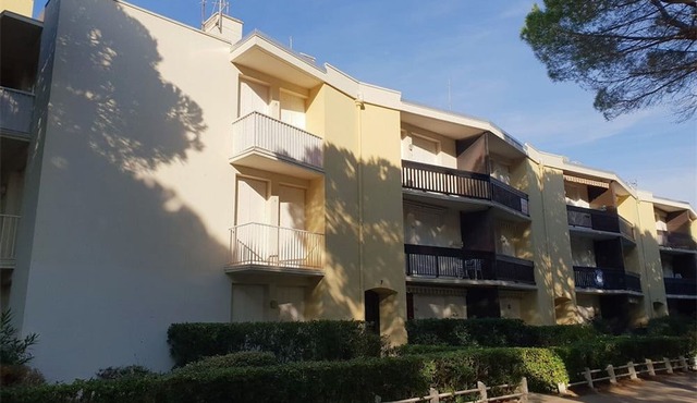Cozy 2-Room Apartment, Balcony & 50m to Beach, Argelès-sur-Mer, Sleeps 4