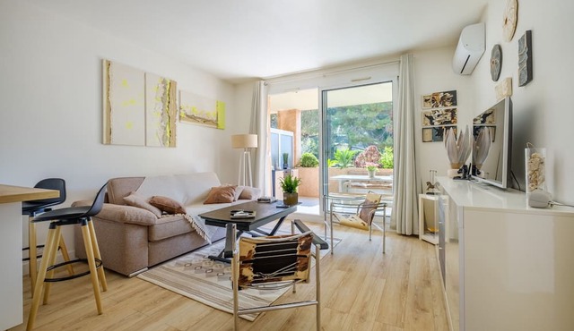 Apartment 'Vaugrenier Presidences' with Lake View, Wi-Fi and Air Conditioning