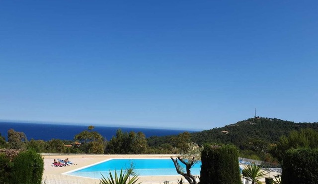 Cap Esterel en famille - 2pièces vue mer jardin piscine clim parking inclus