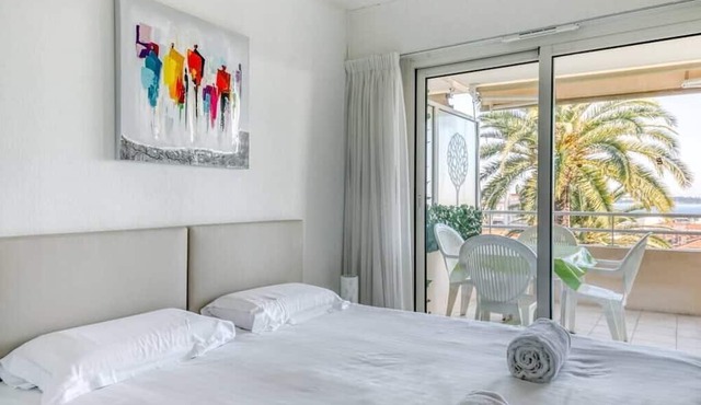 Upstays Sea View Pool 37m² Apartment