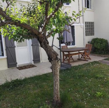 Quiet apartment in Mézières-sur-Seine